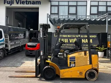 CÁCH SẠC PIN LITHIUM XE NÂNG ĐÚNG CÁCH